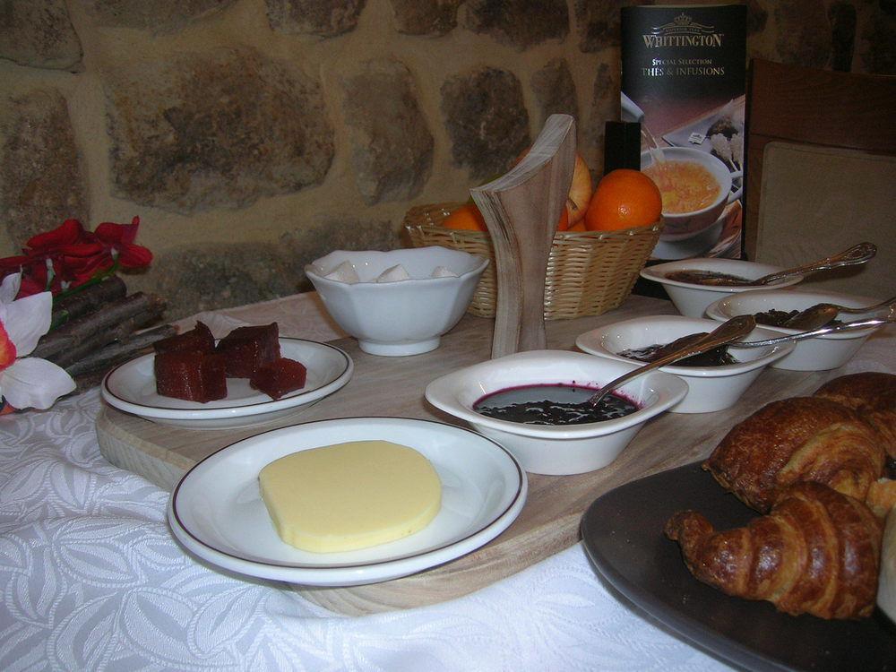 Aux Vieux Arceaux Hotel Mercuer Ngoại thất bức ảnh