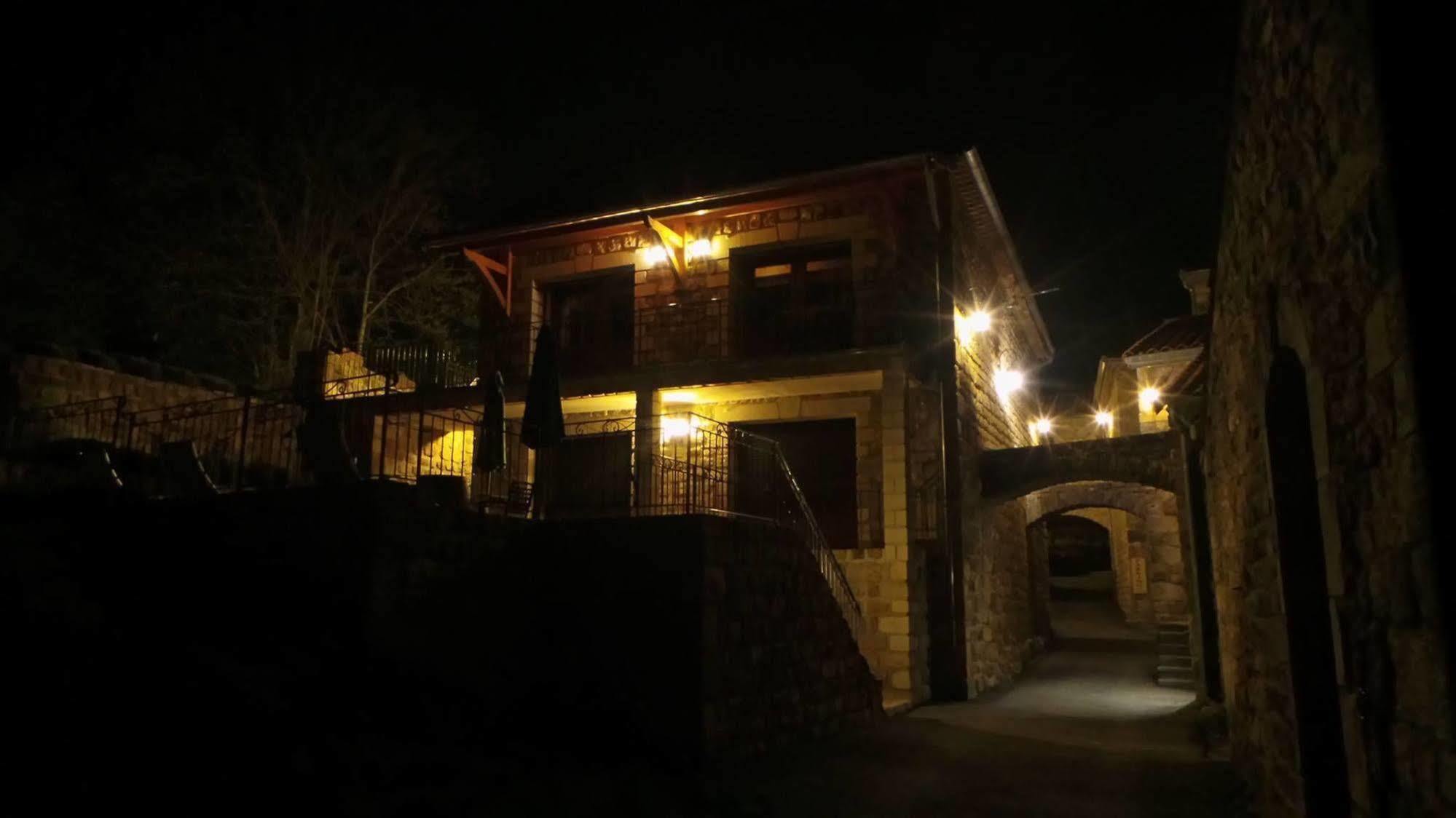Aux Vieux Arceaux Hotel Mercuer Ngoại thất bức ảnh