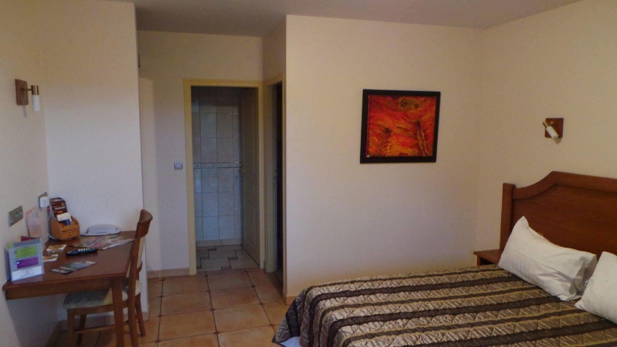 Aux Vieux Arceaux Hotel Mercuer Ngoại thất bức ảnh