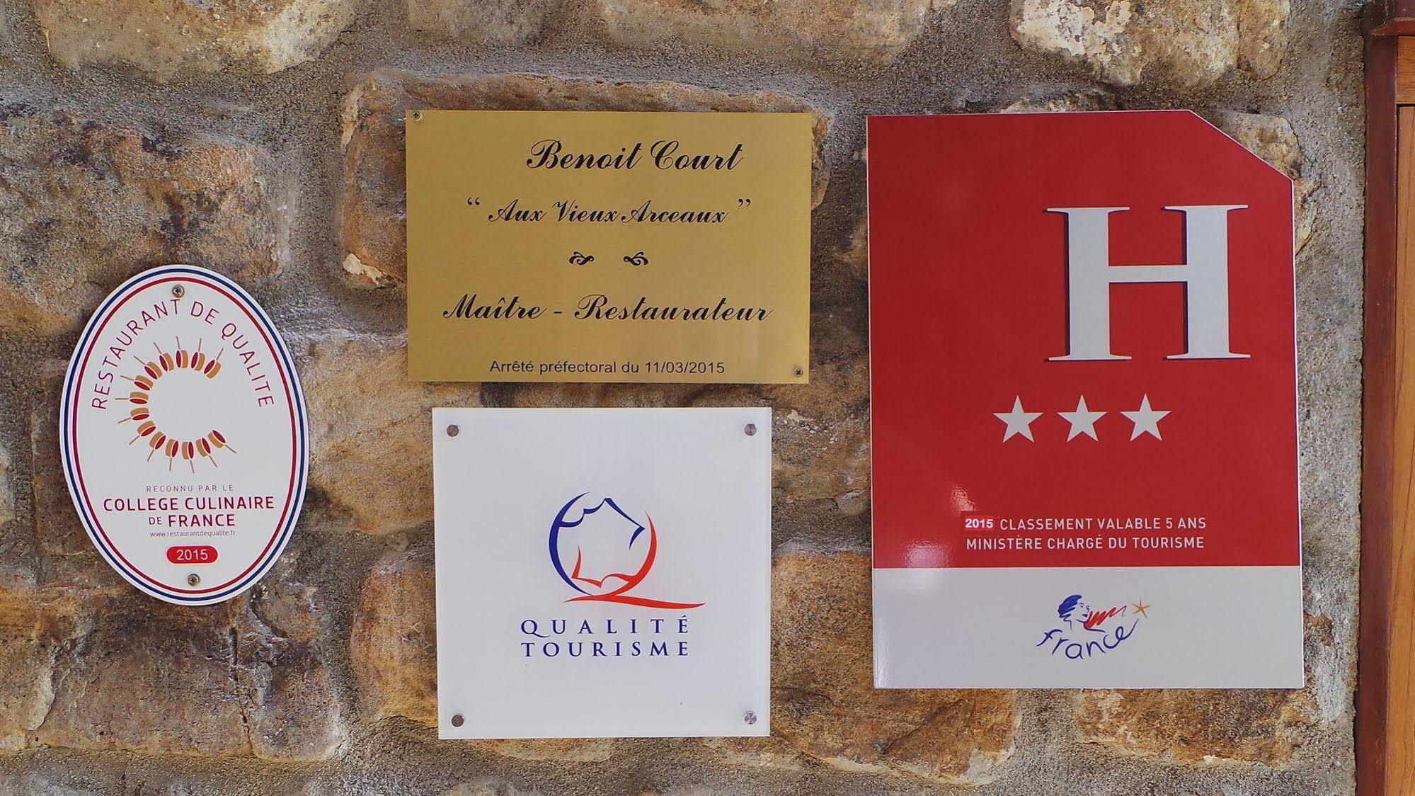 Aux Vieux Arceaux Hotel Mercuer Ngoại thất bức ảnh